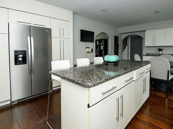2nd image of 3242 Salem Dr