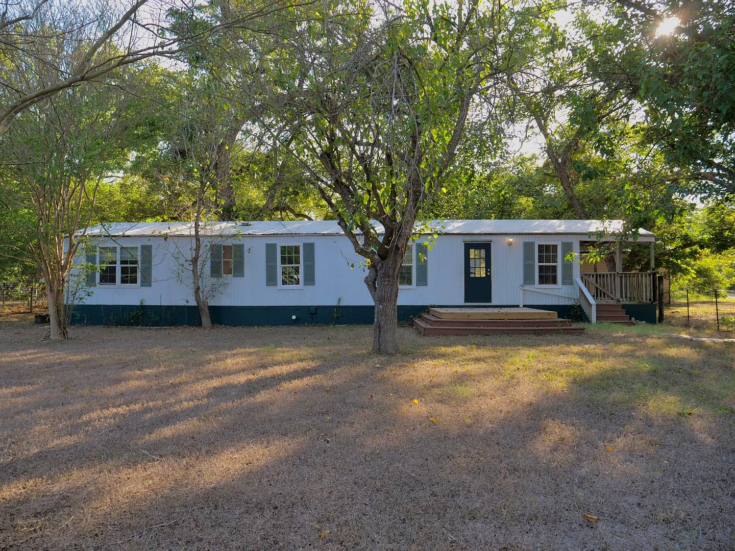 Recently Refreshed 2 - Bedroom HOme with Large Deck and Shaded Yard — Photo 2