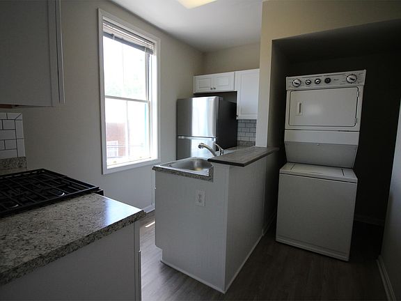 3rd image of 144 Duke Of Gloucester St APT 6A