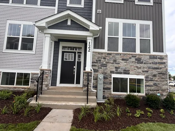 122 Harvest Ln, West Dundee, IL