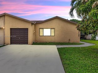 9790 W Daffodil Ln, Miramar, FL 33025