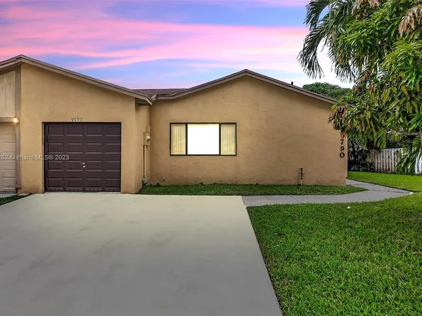 9790 W Daffodil Ln, Miramar, FL 33025