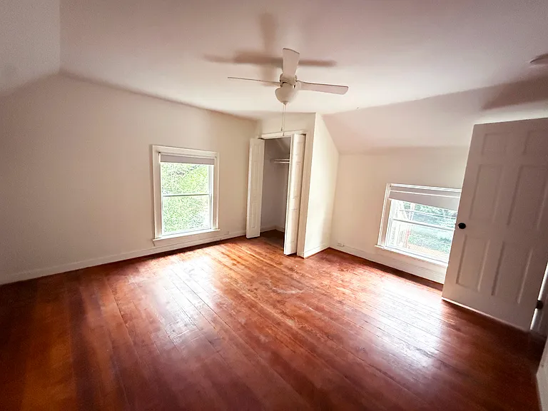 910 Orient St — Photo 8