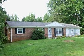 1st image of 907 Greenwood Pl