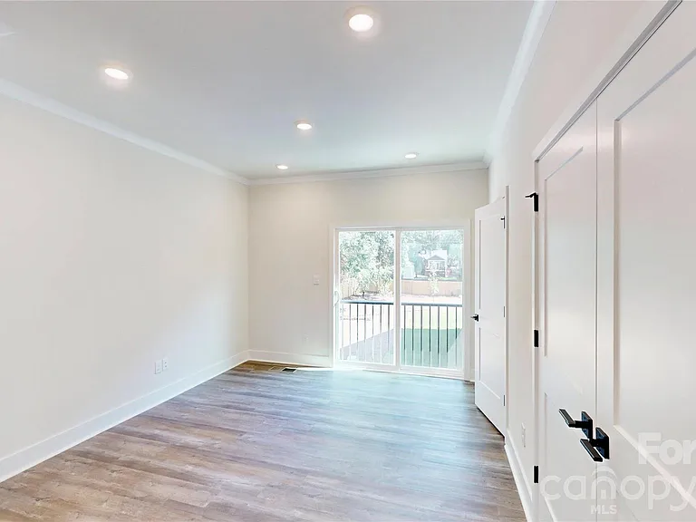3640 Spencer St — Photo 4