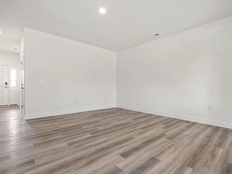 53 Lavender Ln — Photo 4
