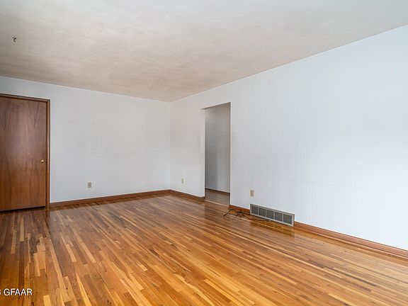 5th image of 2535 Clover Dr