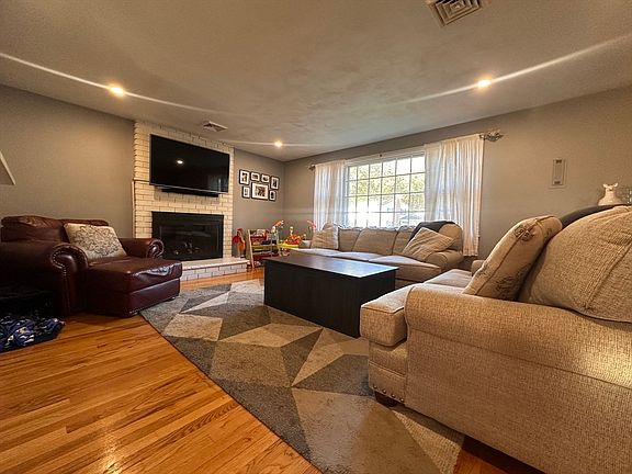 2nd image of 66 Buckingham Dr