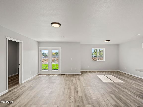 3rd image of 409 Pear Dr