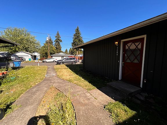 2nd image of 3204 Fairmount Ave #1