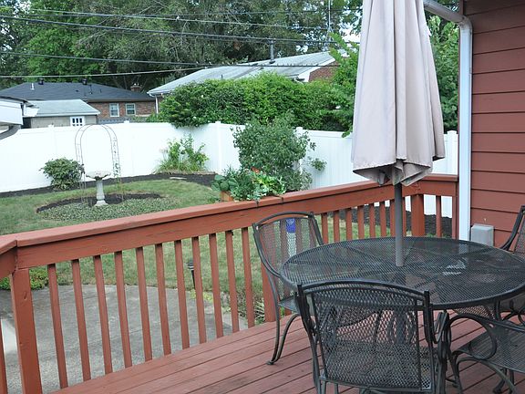5th image of 3933 Manner Dale Dr