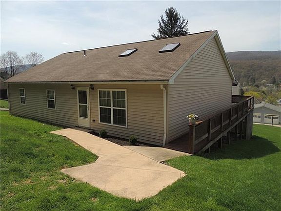 2nd image of 855 McKinley St