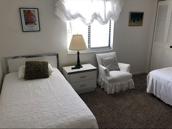 3rd image of 517 Shady Pine Way APT C1