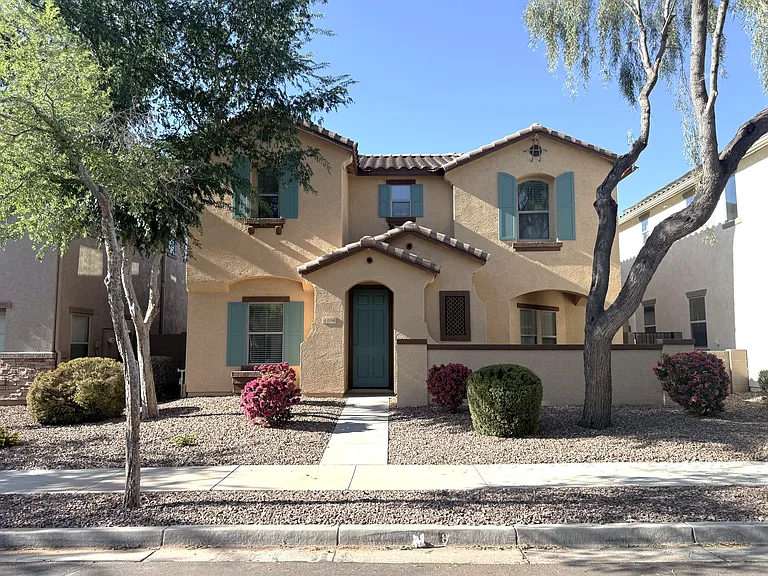 4056 E Devon Dr — Photo 1