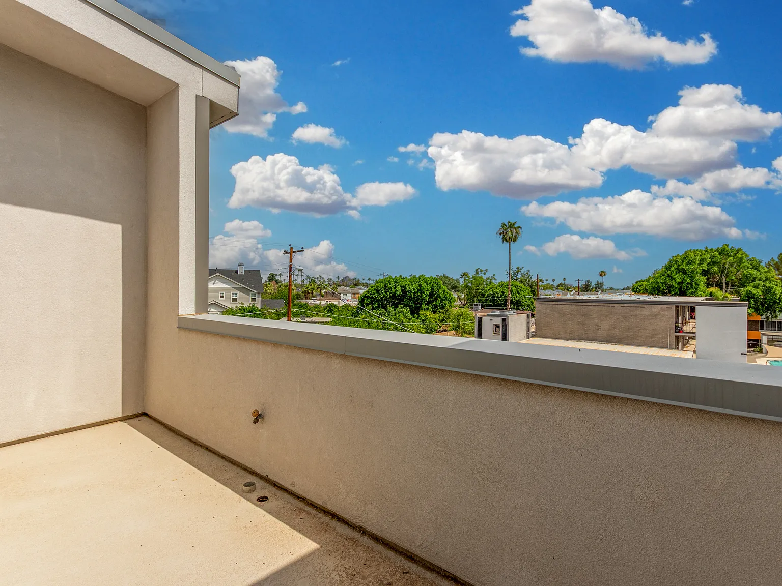3 bed, 3.5 bath, 2366 sqft, $5,000 — Photo 3