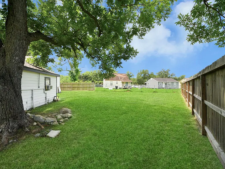 7003 Darien St — Photo 38