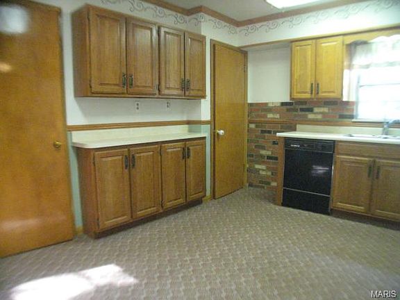 5th image of 1051 Trelane Ave