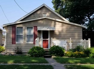 414 14th St, Silvis, IL 61282