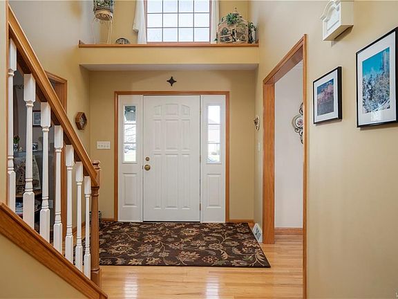3rd image of 3465 Parkwood Cmn