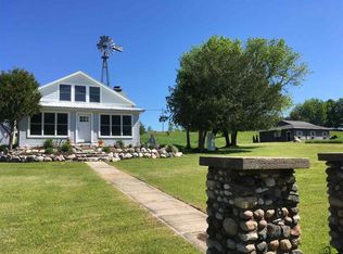 5810 Beckon Rd, Harbor Springs, MI 49740