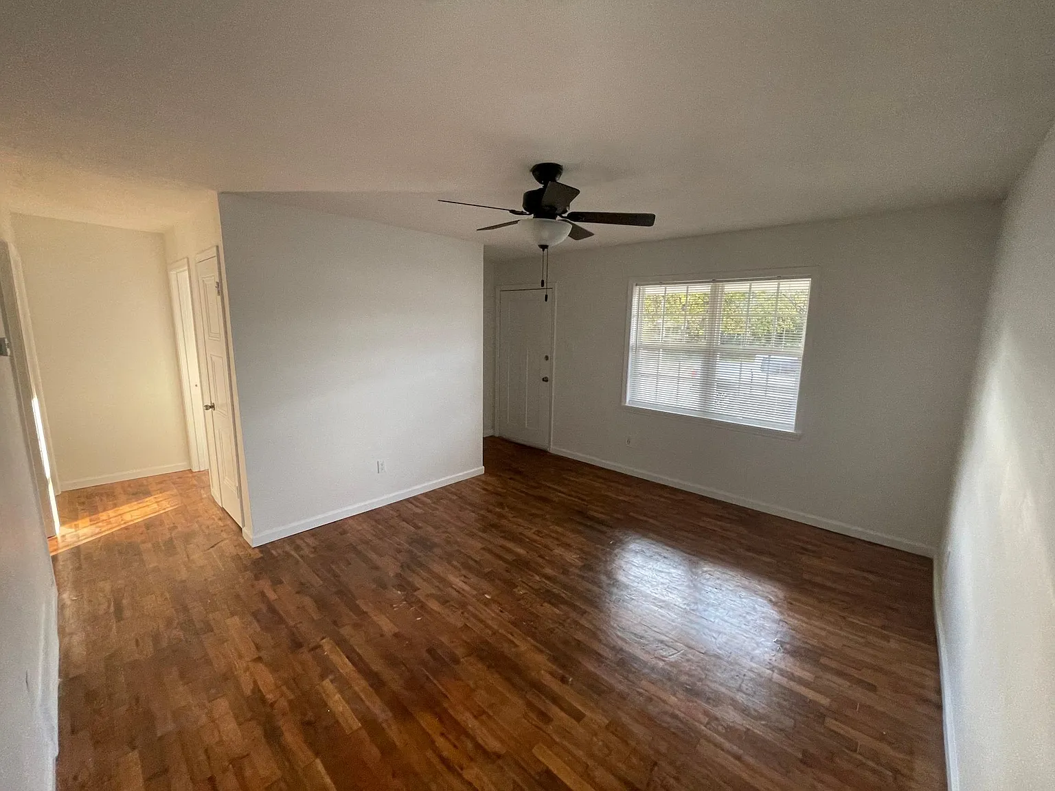 964 Blythe St — Photo 2