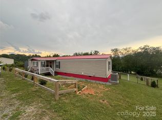 115 Logans Leap Ln, Canton, NC 28716