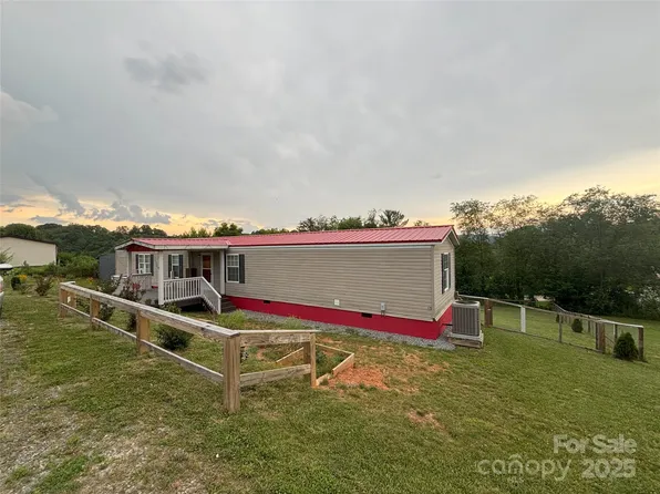 115 Logans Leap Ln, Canton, NC 28716
