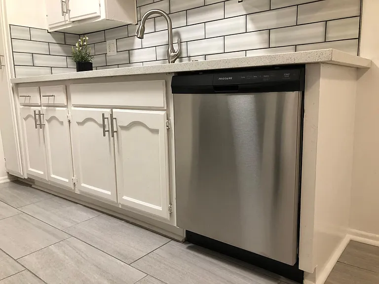 950 Magnolia Ave #22 — Photo 4