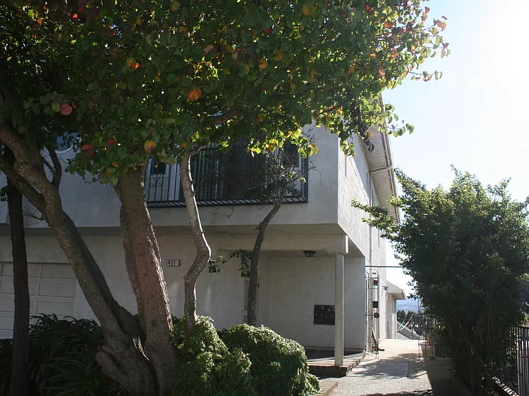 411 Commercial Ave #A — Photo 2