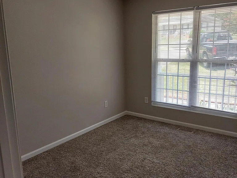 14 Susan Dr — Photo 5