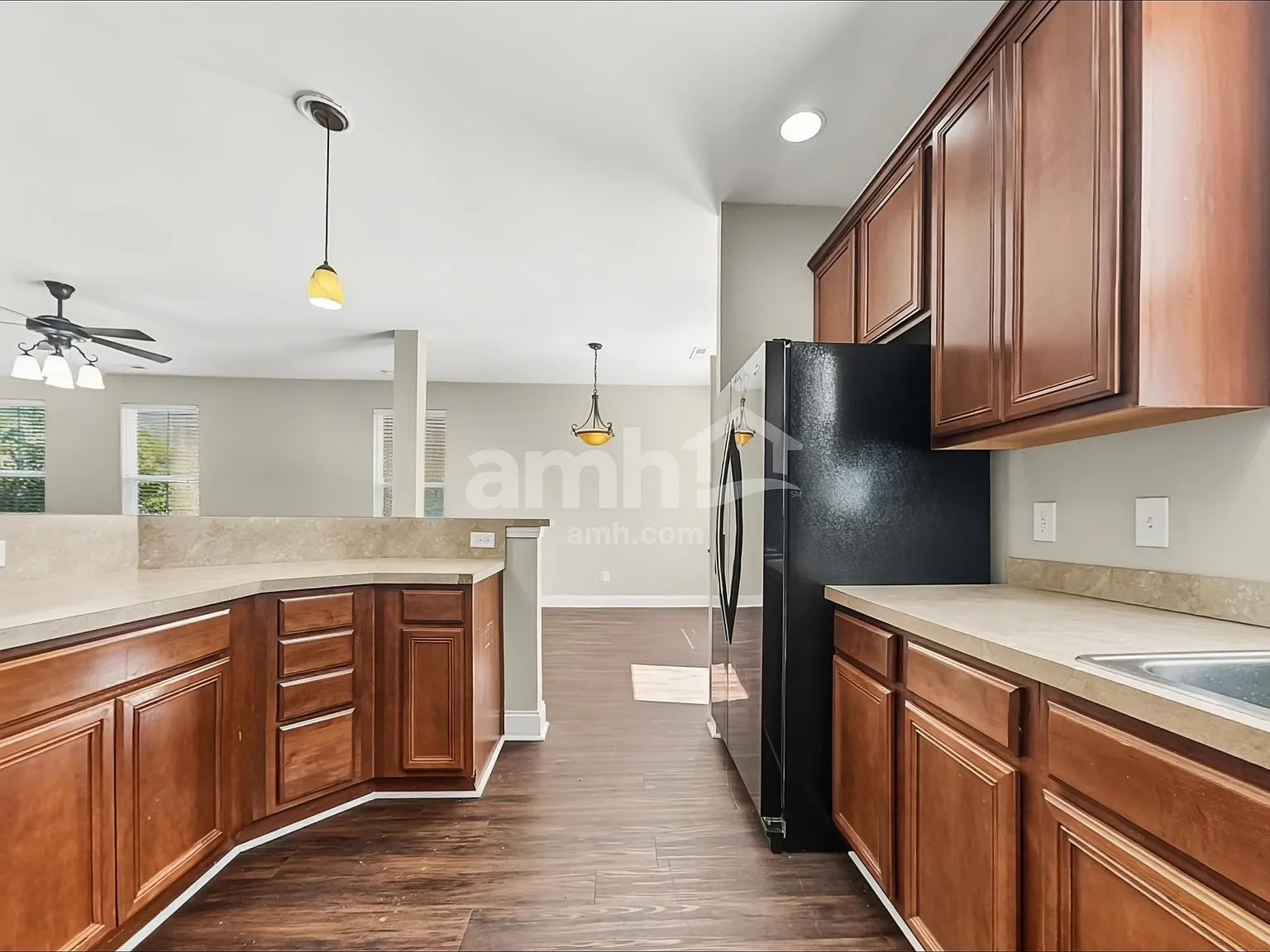 4 bed, 2.5 bath, 1920 sqft, $2,380 — Photo 4