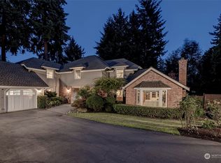 7366 Island Crest Way, Mercer Island, WA 98040