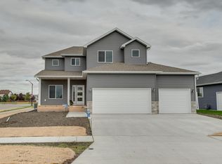 2534 Golden Ln S, Fargo, ND 58104