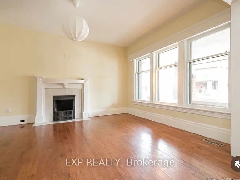 31 Saint Clair Ave — Photo 3