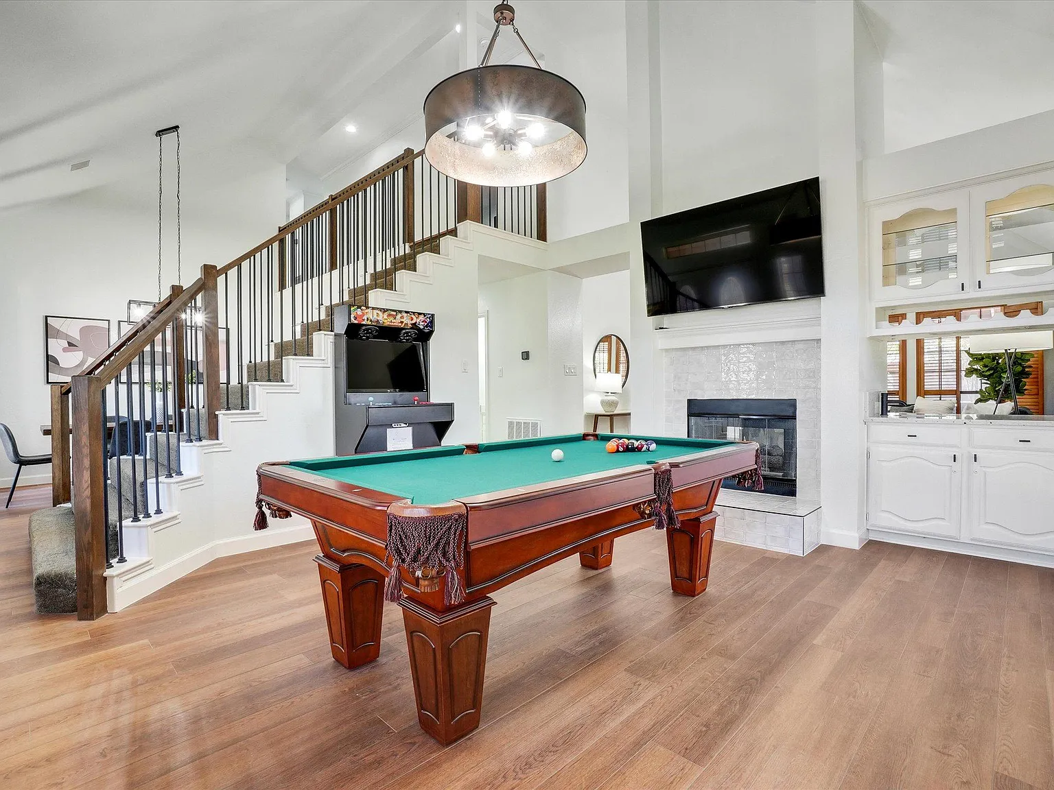 5 bed, 3.5 bath, 2990 sqft, $9,750 — Photo 4