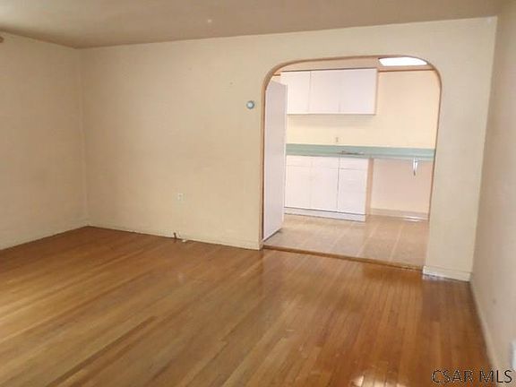 4th image of 219 Lion St