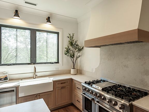 5th image of 135 Angels Cove Ln