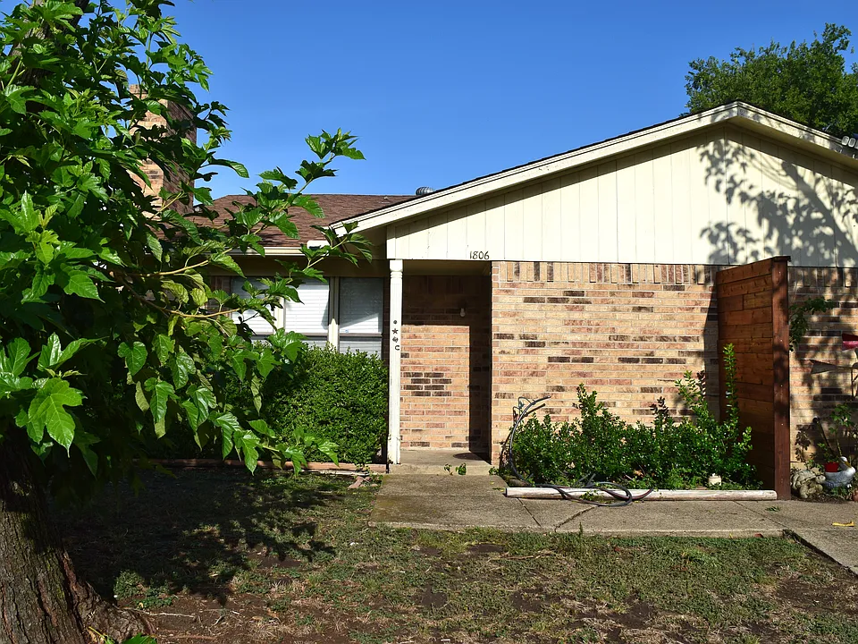 1806 Family Cir