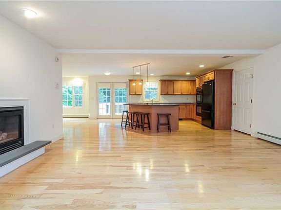 4th image of 335 Wandsworth St