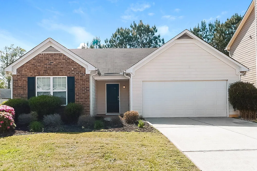3 bed, 2.0 bath, 1309 sqft, $2,340 — Photo 1