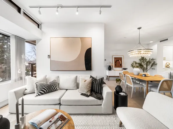 40 Oaklands Ave #337, Toronto, ON M4V 2Z3