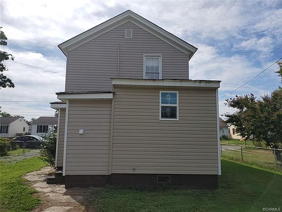3rd image of 124 Kalmia Ave