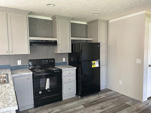 2nd image of 157 Canyon Vlg