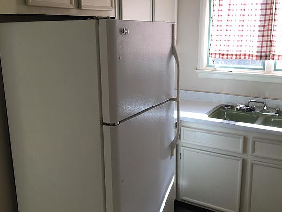 2nd image of 1821 Ashborough Cir SE