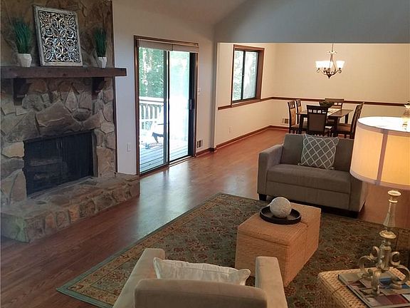 4th image of 77 Lakeshore Dr