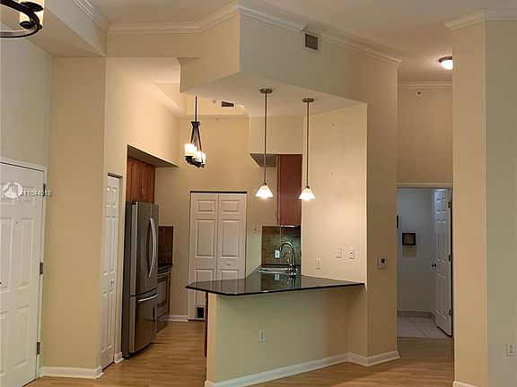 3rd image of 2000 N Bayshore Dr APT 123