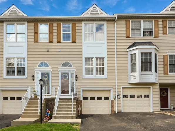 2 Cherryhurst Ln, Bridgeville, PA 15017