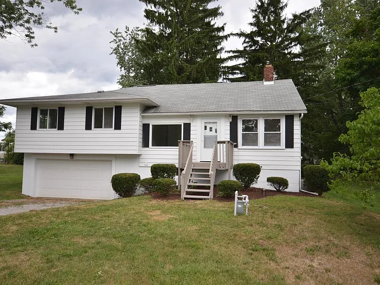 2699 Linwood Rd — Photo 2
