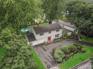 1 Green Pl, South Setauket, NY 11720