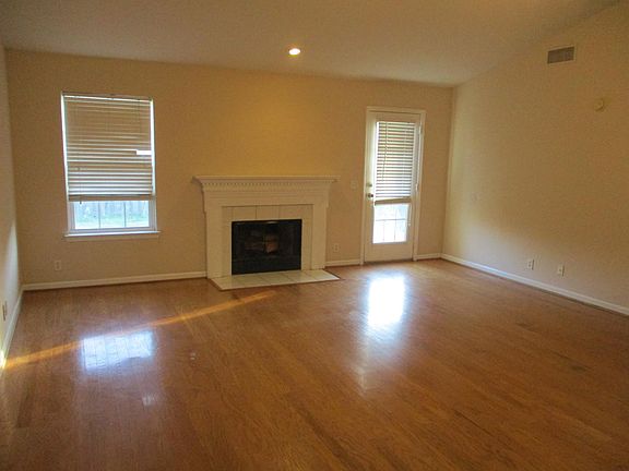 3rd image of 1103 Geneil Ln